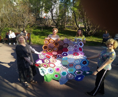 ФОТО ДНЯ: Всемирный День вязания на публике отметили в Мурманске