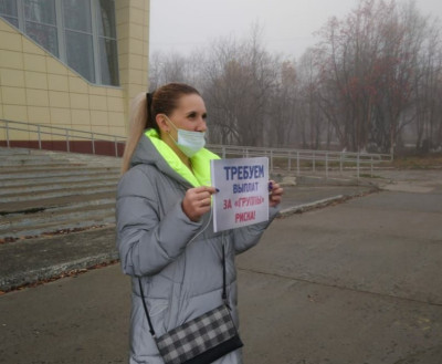 Работница Печенгской ЦРБ в Заполярном вышла на пикет за «ковидные» выплаты