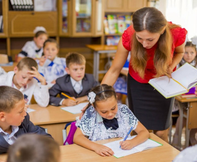 Оклады учителей в 60 регионах России ниже МРОТ, а Мурманская область в их числе