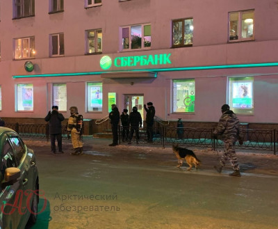 Улицу Ленинградскую в Мурманске оцепили из-за подозрительного предмета
