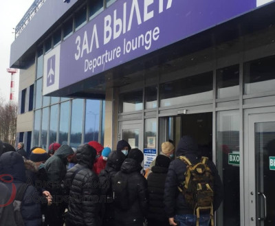 Пассажиров аэропорта Мурманск эвакуировали из-за шутника на досмотре
