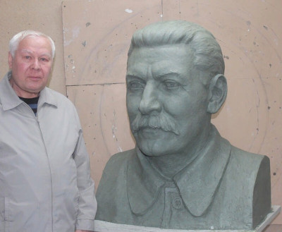 Битва за бюст. Коммунисты намерены отстоять право на установку памятника Сталину в Мурманске