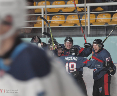 Мурманские хоккеисты переиграли соперников из Салехарда в «Арктическом дерби»