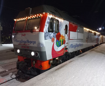 Поезд Деда Мороза прибыл в Мурманск (ФОТО)