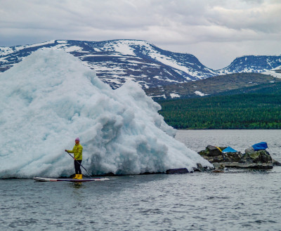 ФОТО ДНЯ: «Айсберг» на озере Имандра