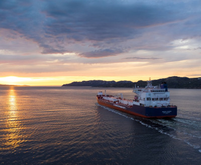 ФОТО ДНЯ: Арктический челночный танкер «Михаил Лазарев» в Кольском заливе