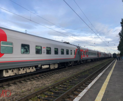 Пассажиров сошедшего с рельсов поезда Мурманск – Петербург отправили к месту назначения резервным составом