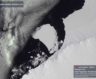 ФОТО ДНЯ: Айсберг, отколовшийся от Антарктиды в январе, продолжает дрейф по морю Уэдделла