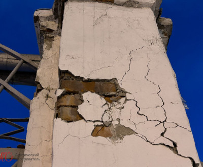 Самосвал совершил попытку «непроизвольного демонтажа» колонны Центрального стадиона профсоюзов