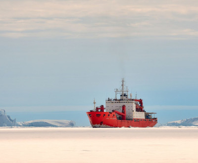 ФОТО ДНЯ: НЭС «Академик Фёдоров» достигло берегов Антарктиды