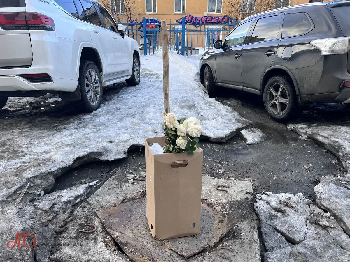 Как вы понимаете, розовый букет не спасает от канализационного амбре