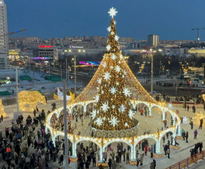 ФОТО ДНЯ: В Мурманске зажгли огни на главной городской ёлке
