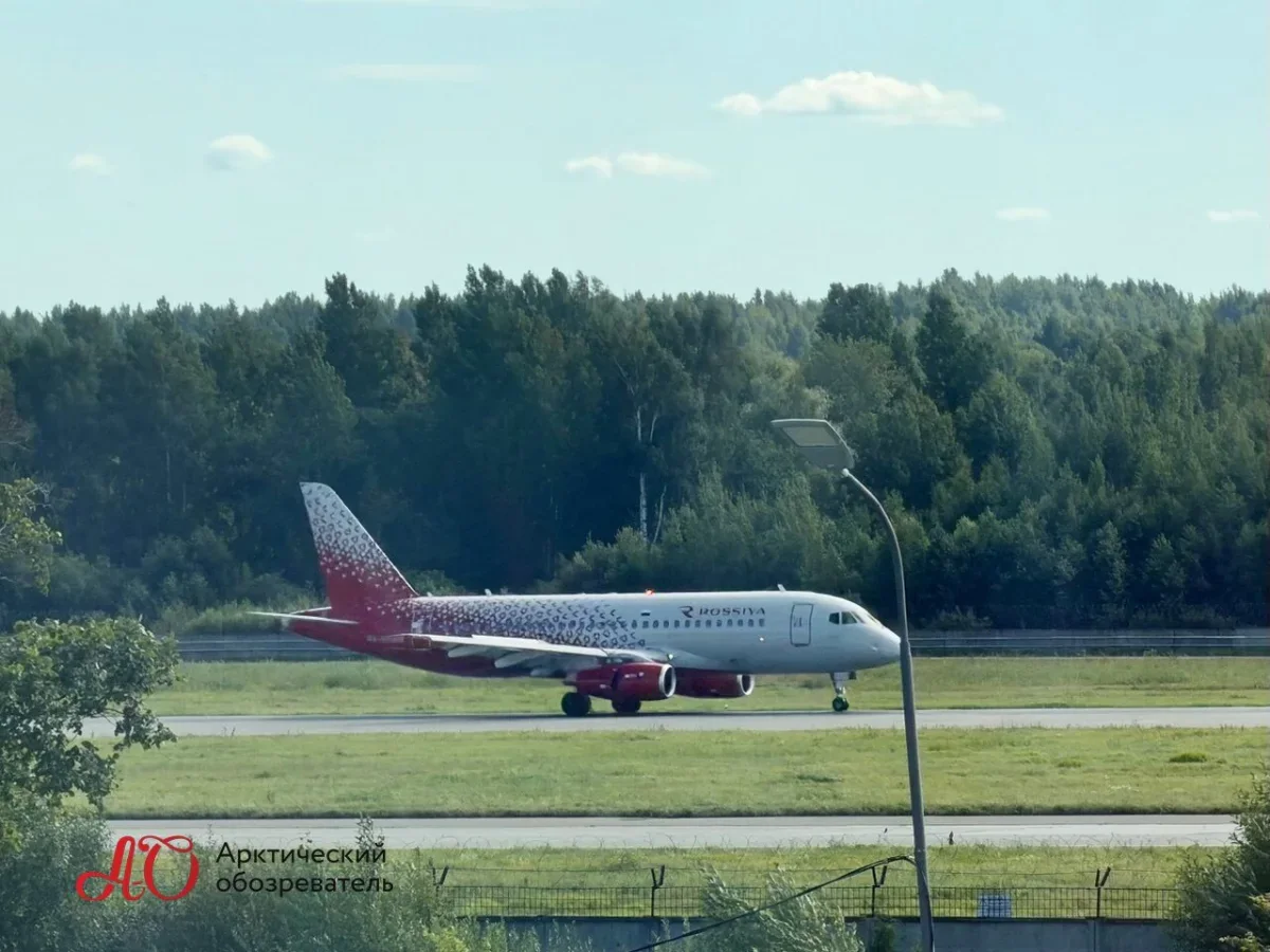 Superjet авиакомпании «Россия» экстренно встретили в Архангельске